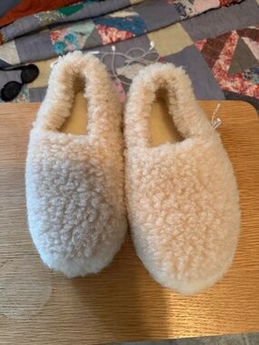 NEW: wool slippers from Ireland: US 6.7-7.5